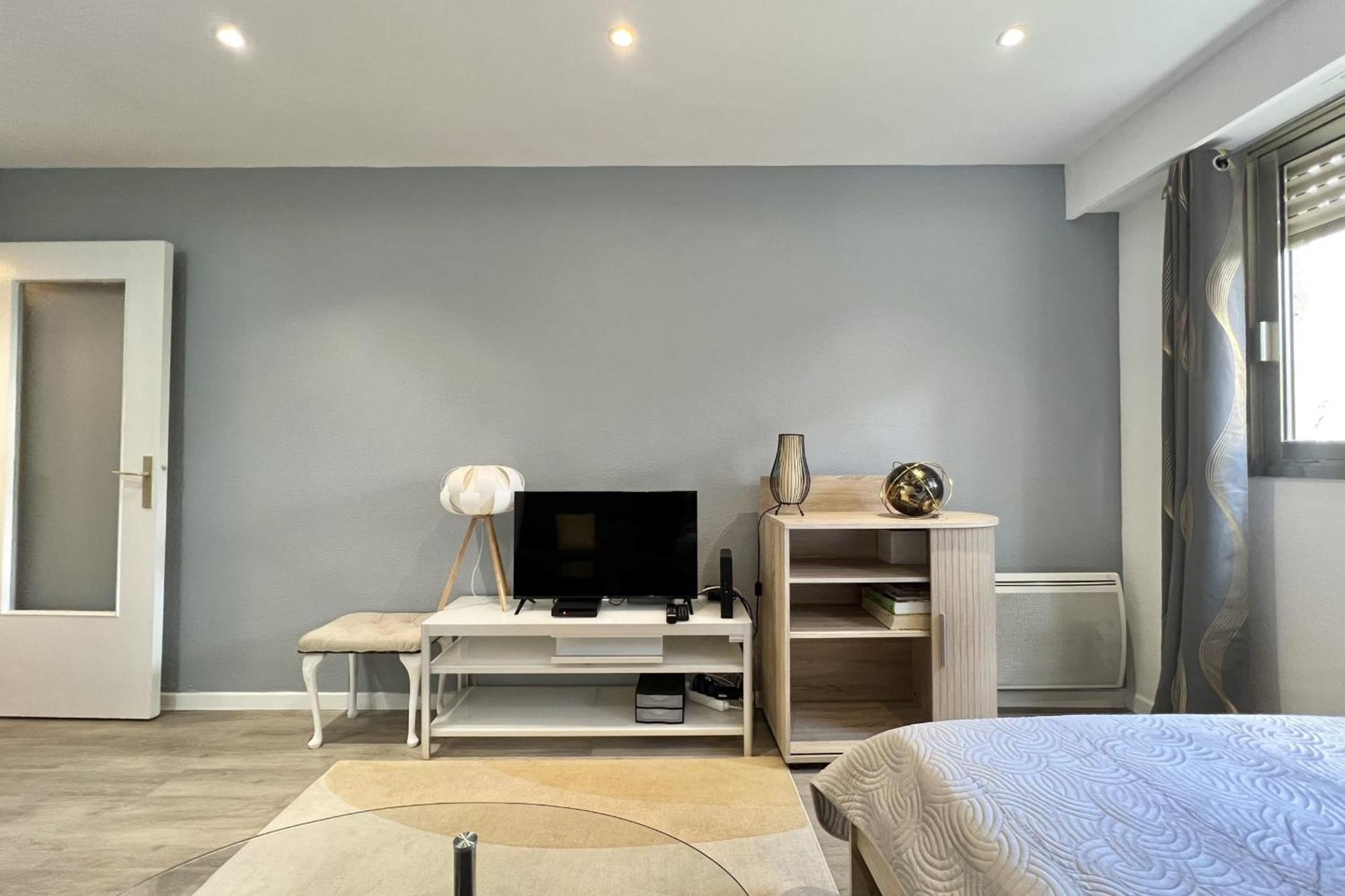 Charming Near The Old Port - *